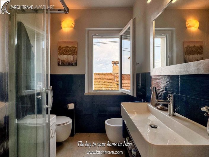 Image No.10-1 Bed House for sale