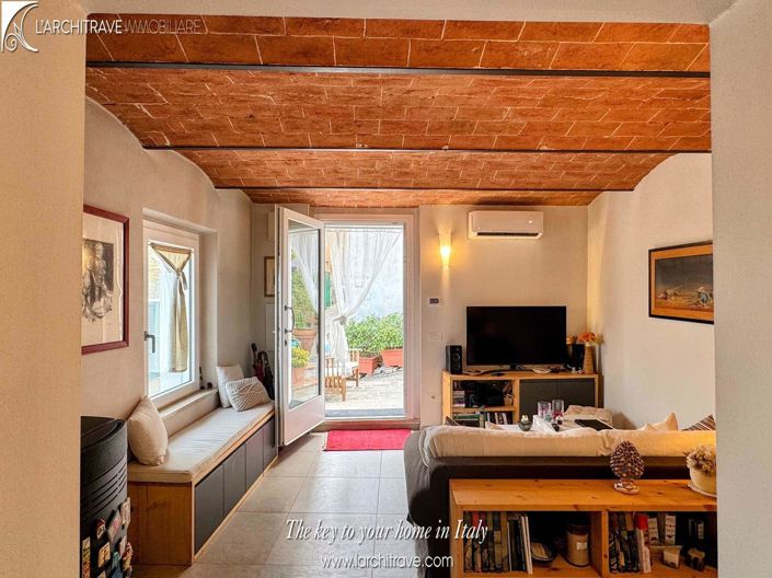 Image No.11-2 Bed House for sale