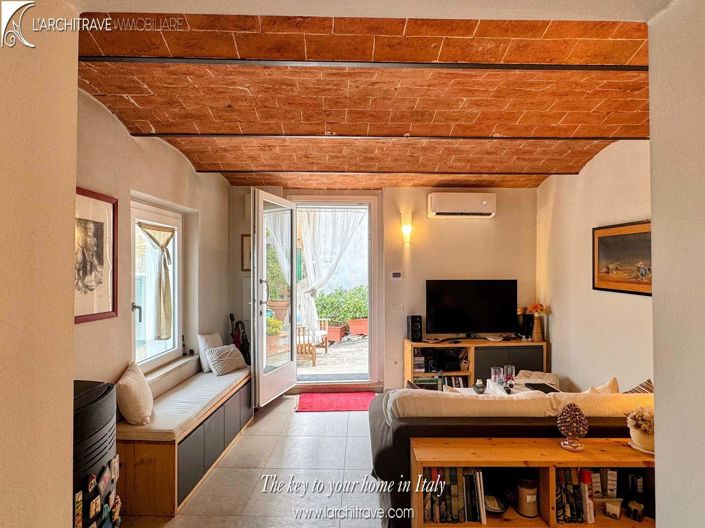 Image No.12-1 Bed House for sale