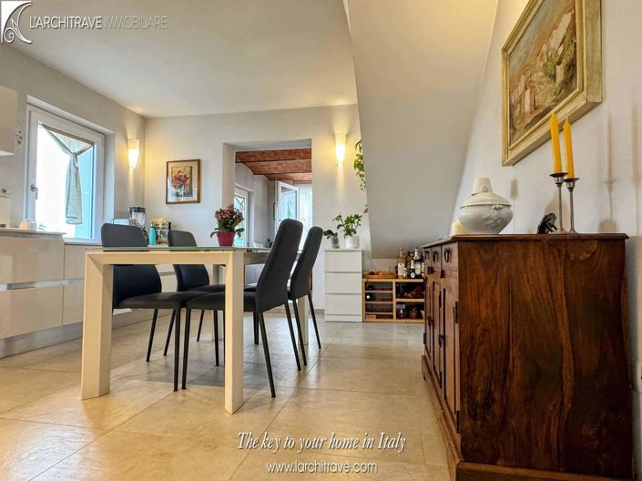 Image No.8-2 Bed House for sale