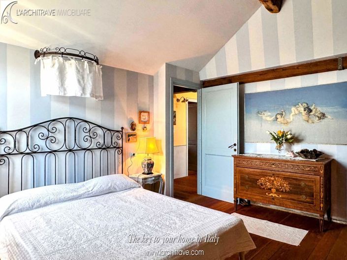 Image No.17-3 Bed House for sale