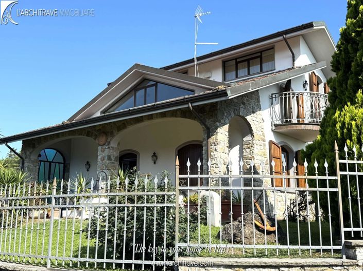 Image No.17-3 Bed Villa for sale