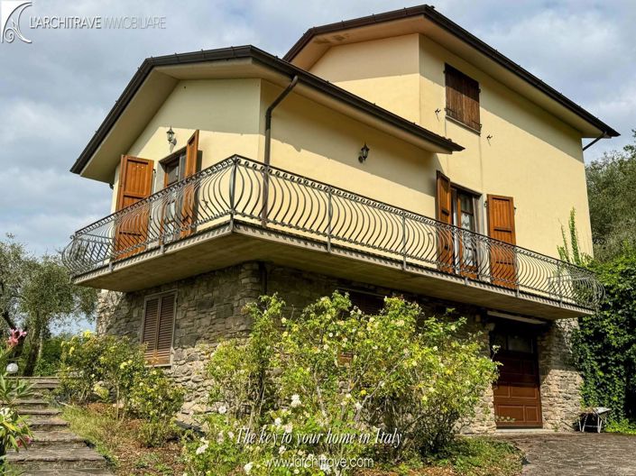 Image No.1-Villa de 4 chambres à vendre à Bagnone