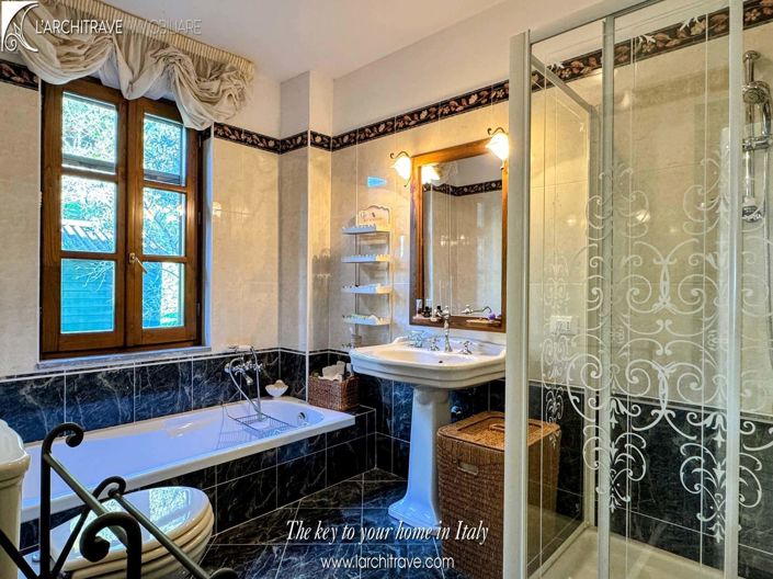 Image No.10-3 Bed Villa for sale