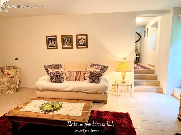 Image No.5-2 Bed House for sale