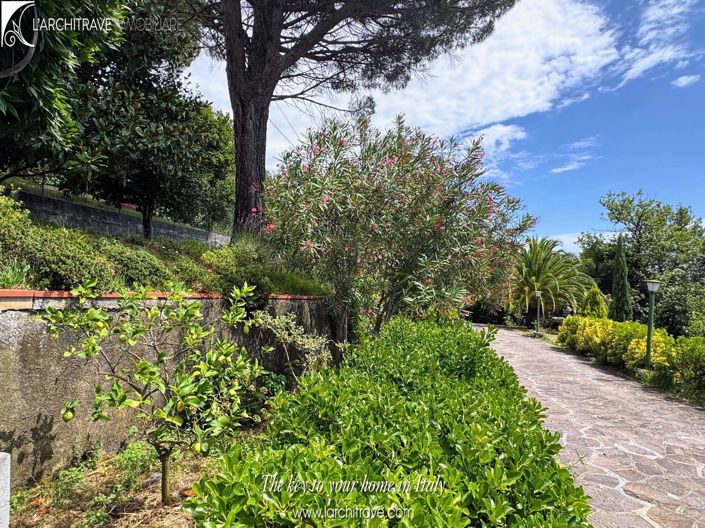 Image No.2-3 Bed Villa for sale