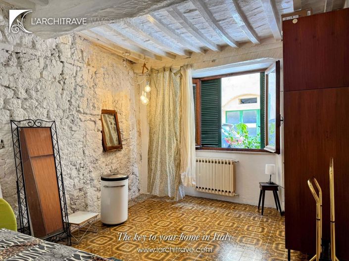 Image No.11-2 Bed House for sale