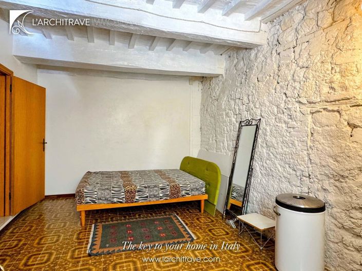 Image No.13-2 Bed House for sale