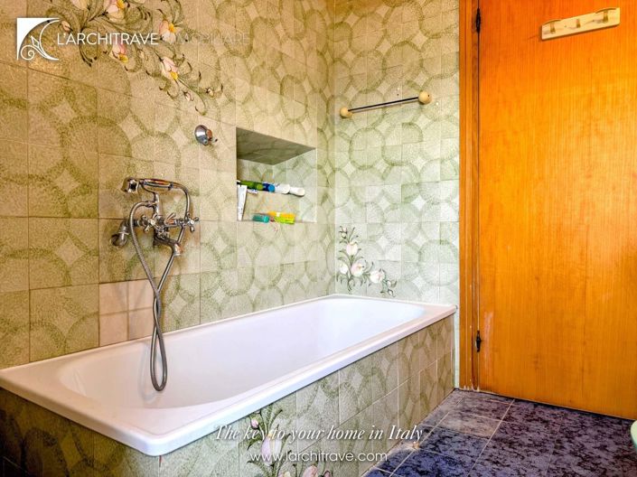 Image No.20-2 Bed House for sale