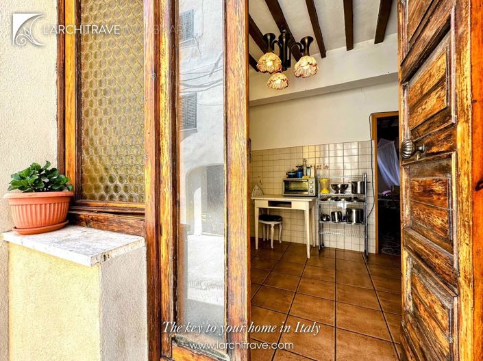 Image No.5-2 Bed House for sale