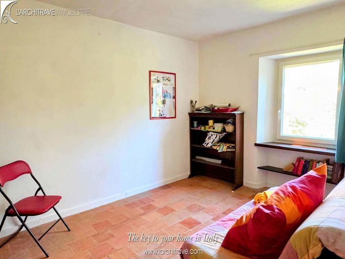 Image No.12-5 Bed House for sale