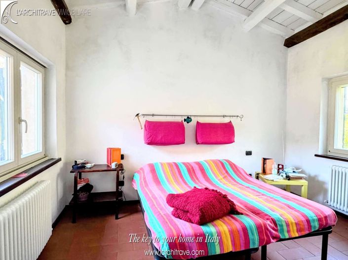 Image No.9-5 Bed House for sale