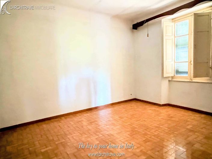 Image No.10-4 Bed House for sale