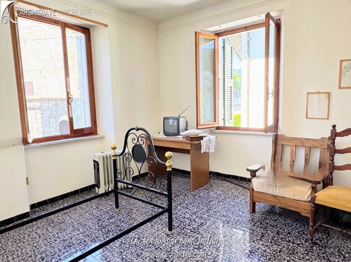 Image No.9-4 Bed House for sale