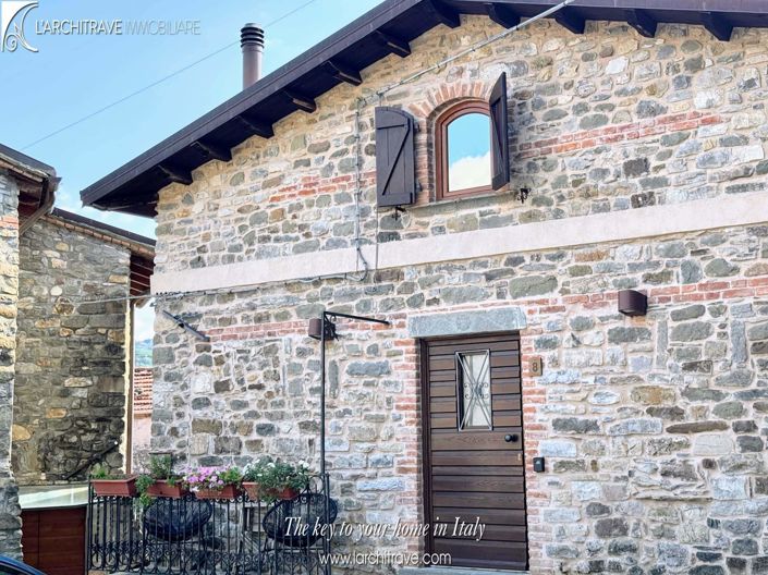 Image No.1-Maison de 2 chambres à vendre à Bagnone