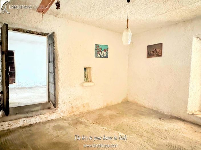 Image No.10-4 Bed House for sale