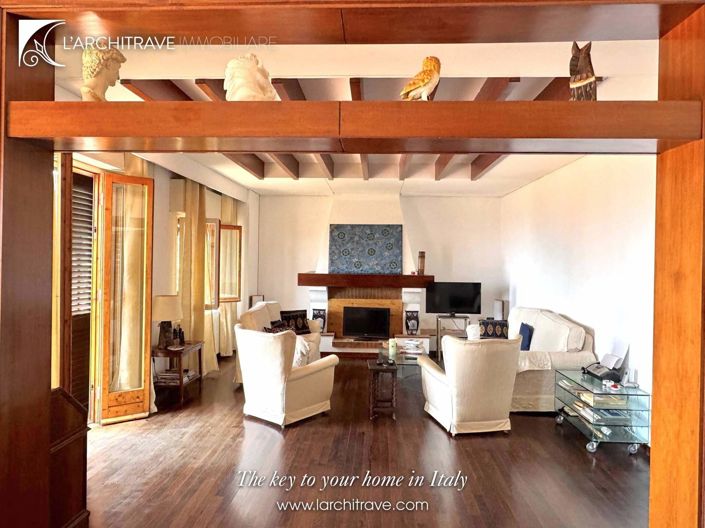 Image No.3-4 Bed Villa for sale