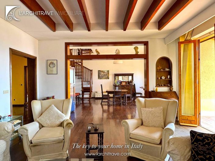 Image No.8-4 Bed Villa for sale