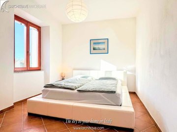 9f9340c1-dc6c-80d4-98f2-ab3e797715f4