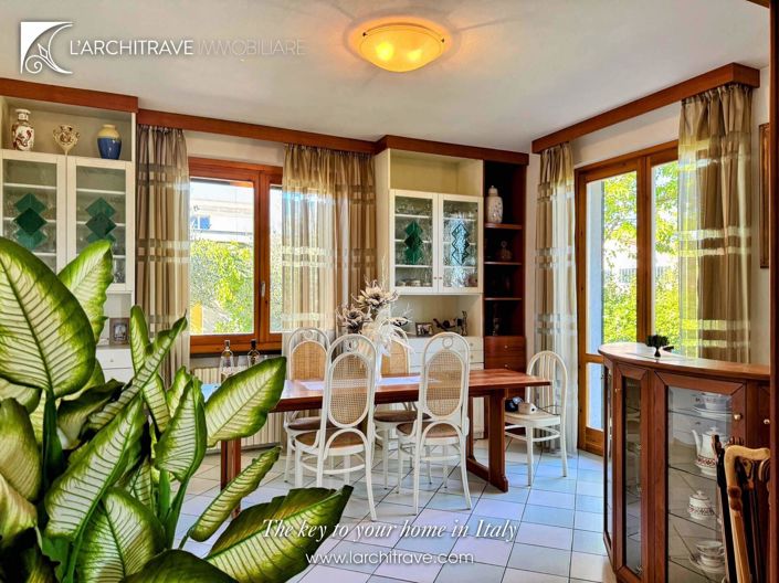 Image No.3-3 Bed Villa for sale