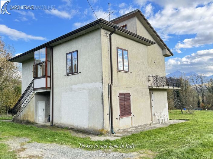 Image No.1-4 Bed House for sale