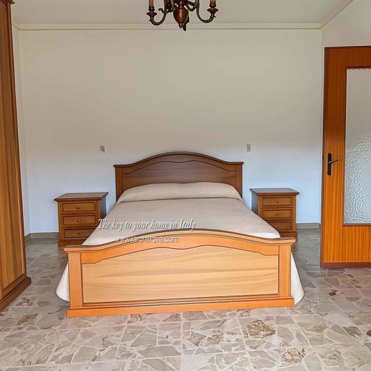 Image No.6-4 Bed House for sale