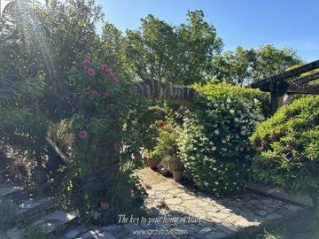 e8b30b23-78db-547a-b987-11b2c714c4fc