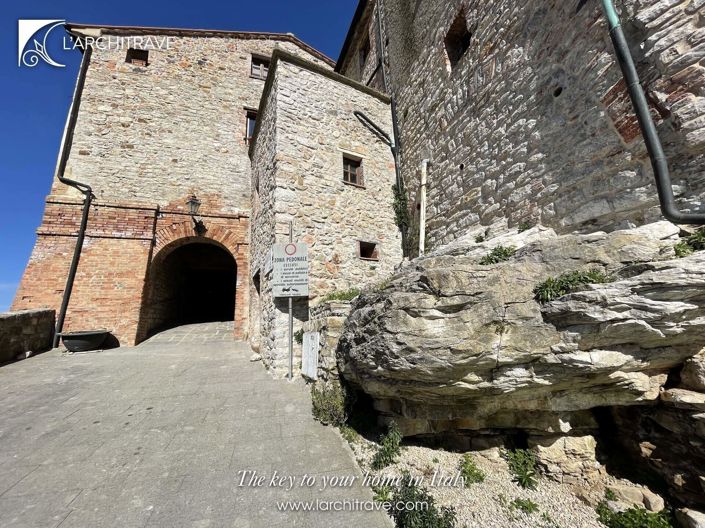 Image No.12-2 Bed House for sale