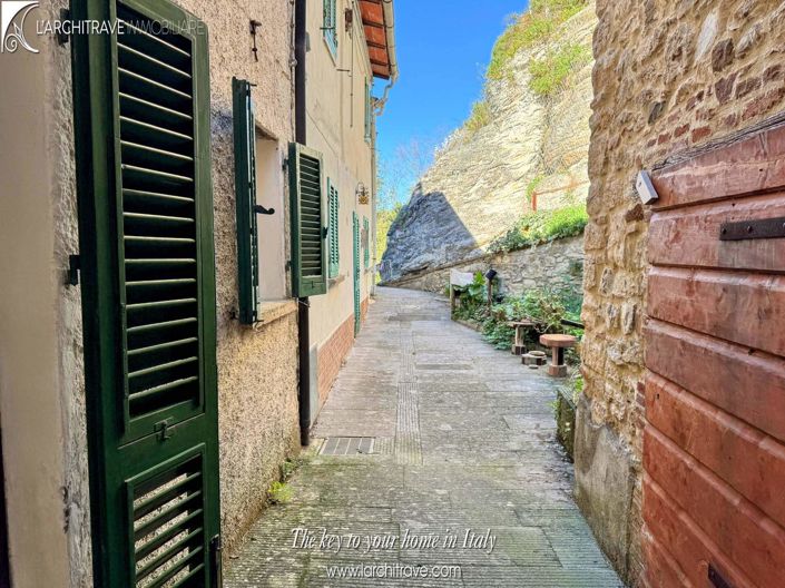 Image No.16-2 Bed House for sale