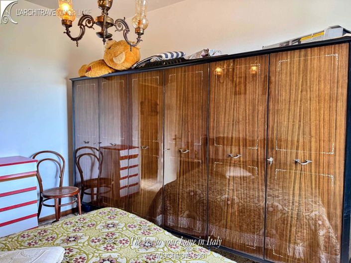 Image No.10-2 Bed House for sale