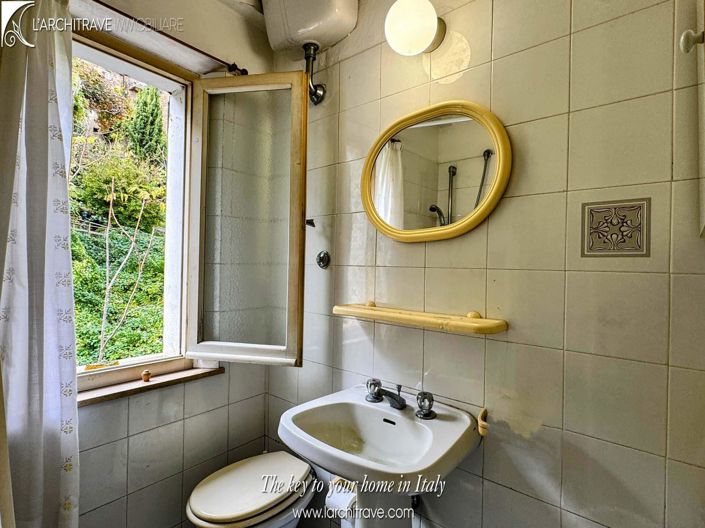 Image No.12-2 Bed House for sale