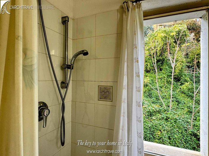 Image No.13-2 Bed House for sale