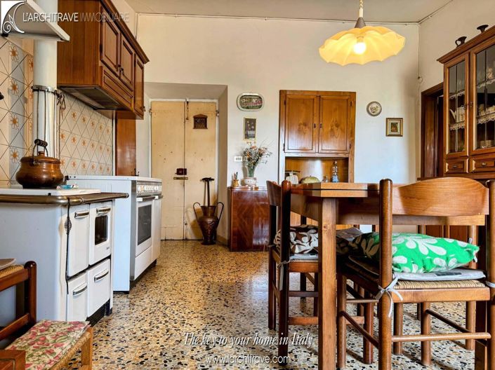 Image No.5-2 Bed House for sale