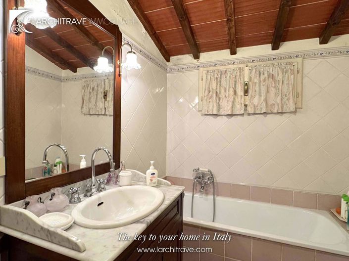 Image No.11-2 Bed House for sale