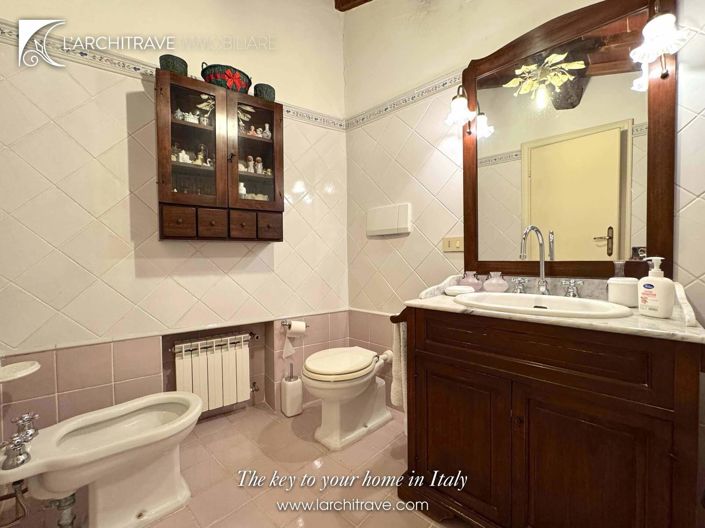 Image No.12-2 Bed House for sale