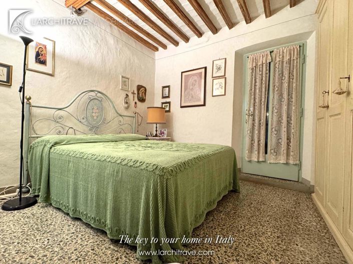 Image No.19-2 Bed House for sale