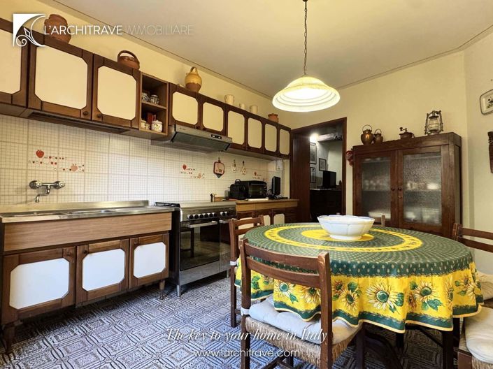 Image No.6-2 Bed House for sale