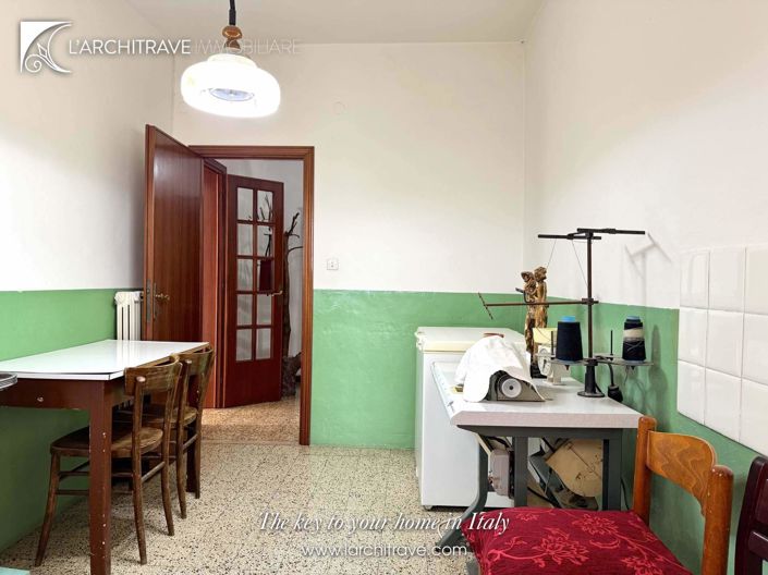 Image No.11-3 Bed House for sale