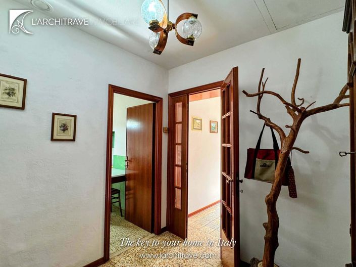 Image No.17-3 Bed House for sale