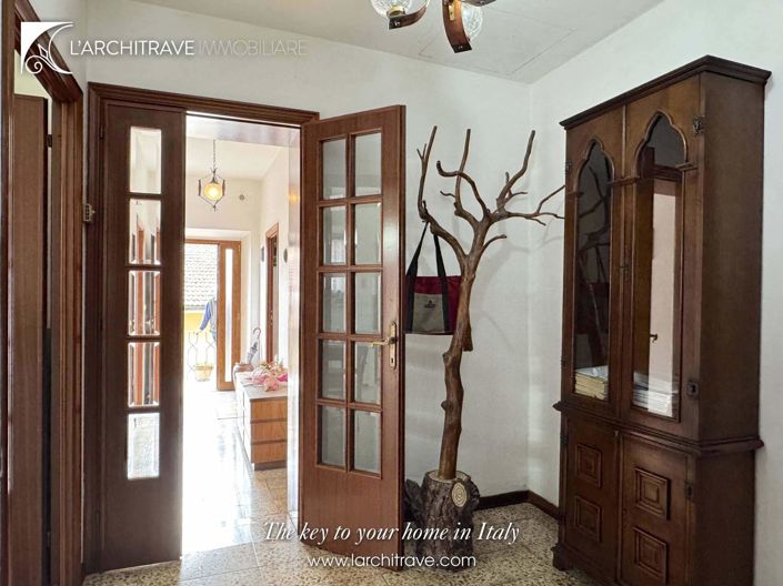 Image No.19-3 Bed House for sale