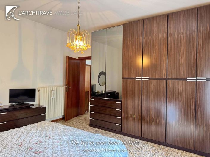 Image No.22-3 Bed House for sale