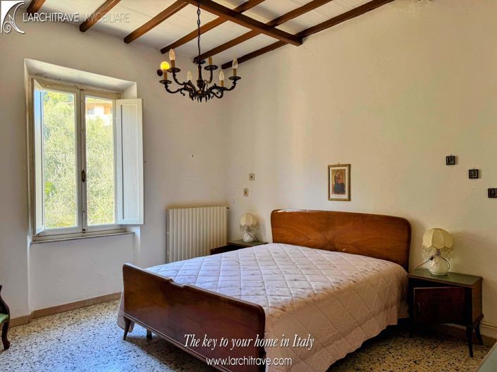 Image No.18-2 Bed House for sale