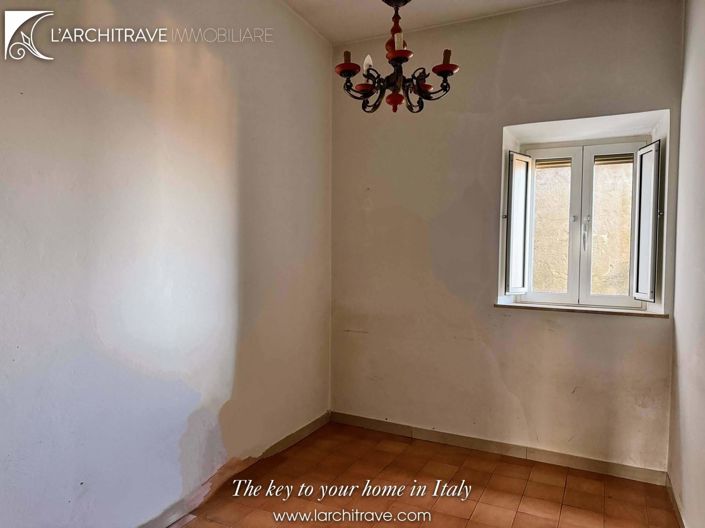 Image No.13-2 Bed House for sale