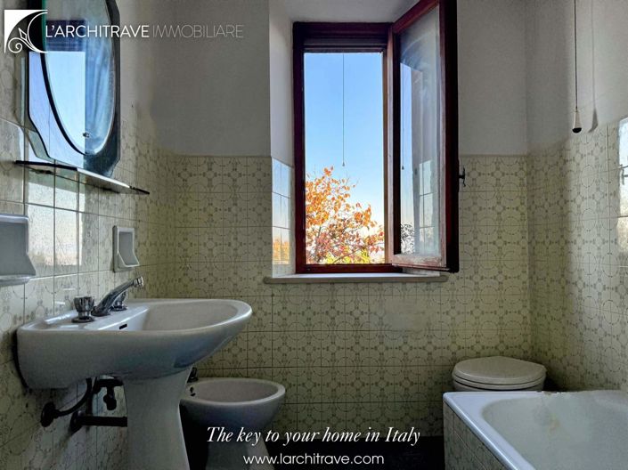 Image No.17-2 Bed House for sale