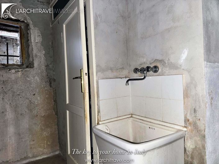 Image No.27-2 Bed House for sale