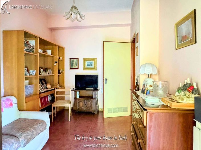 Image No.11-4 Bed House for sale