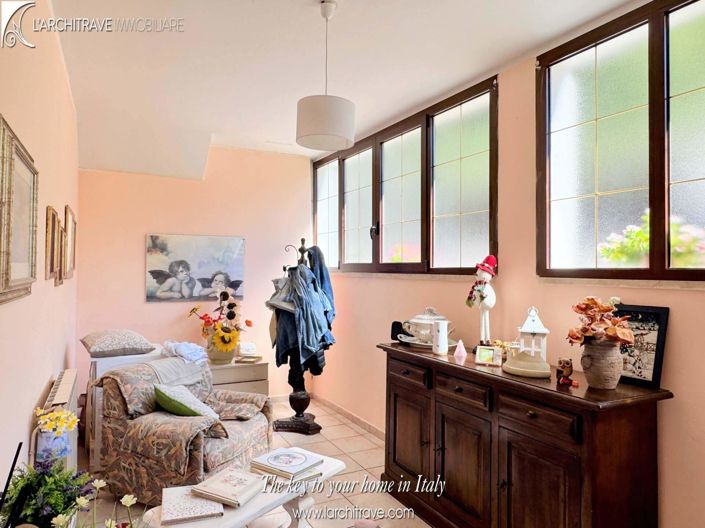 Image No.12-4 Bed House for sale