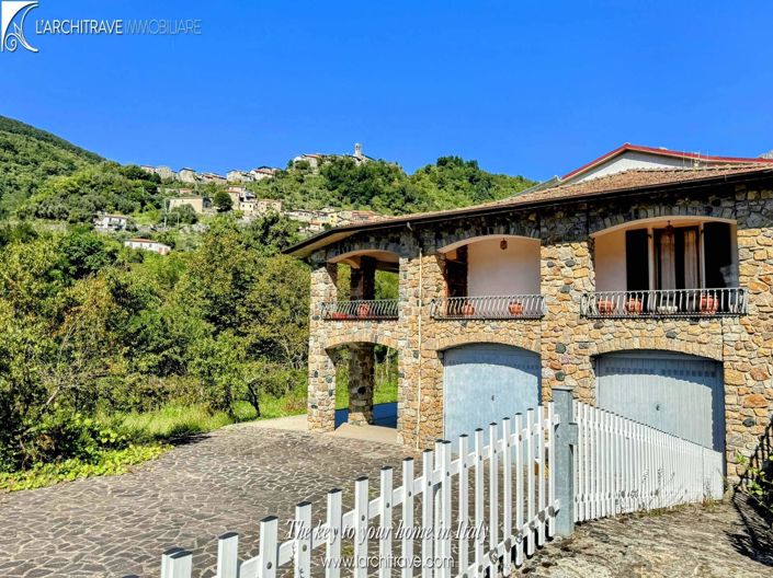 Image No.2-4 Bed House for sale