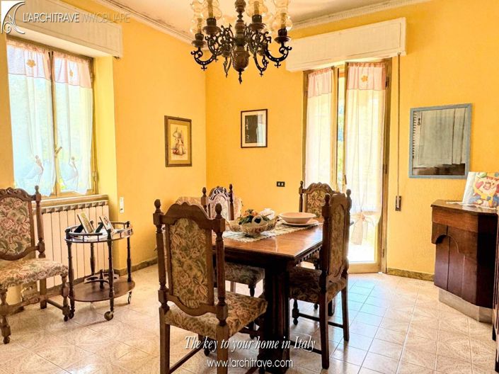 Image No.9-4 Bed House for sale