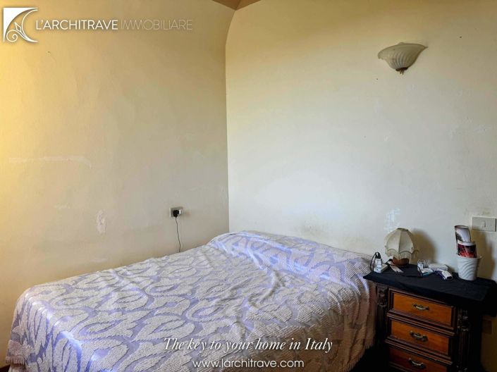 Image No.11-3 Bed House for sale